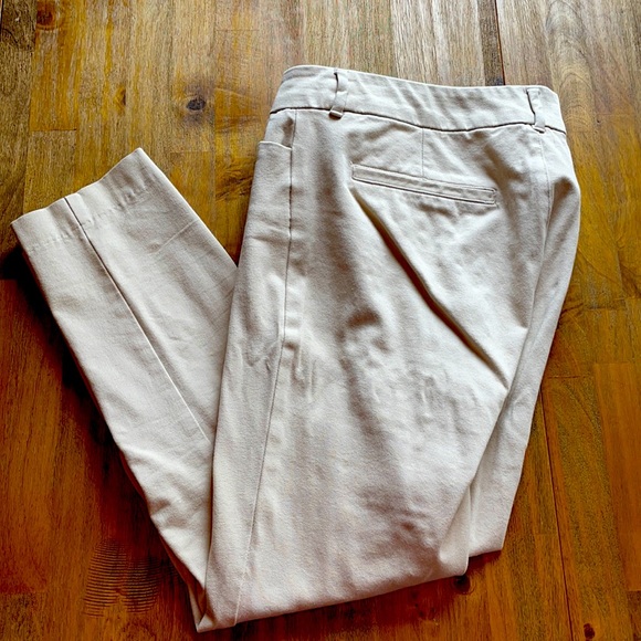 Pants - Old Navy Pixie Khaki Pants
